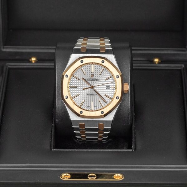 Audemars Piguet 15400SR.OO.1220SR.01 Royal Oak Selfwinding White Dial - Image 3